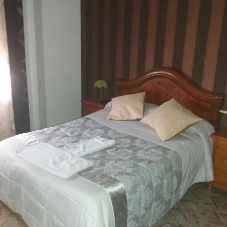 Hostal Texas 2 Fuentes de Ebro Exterior foto